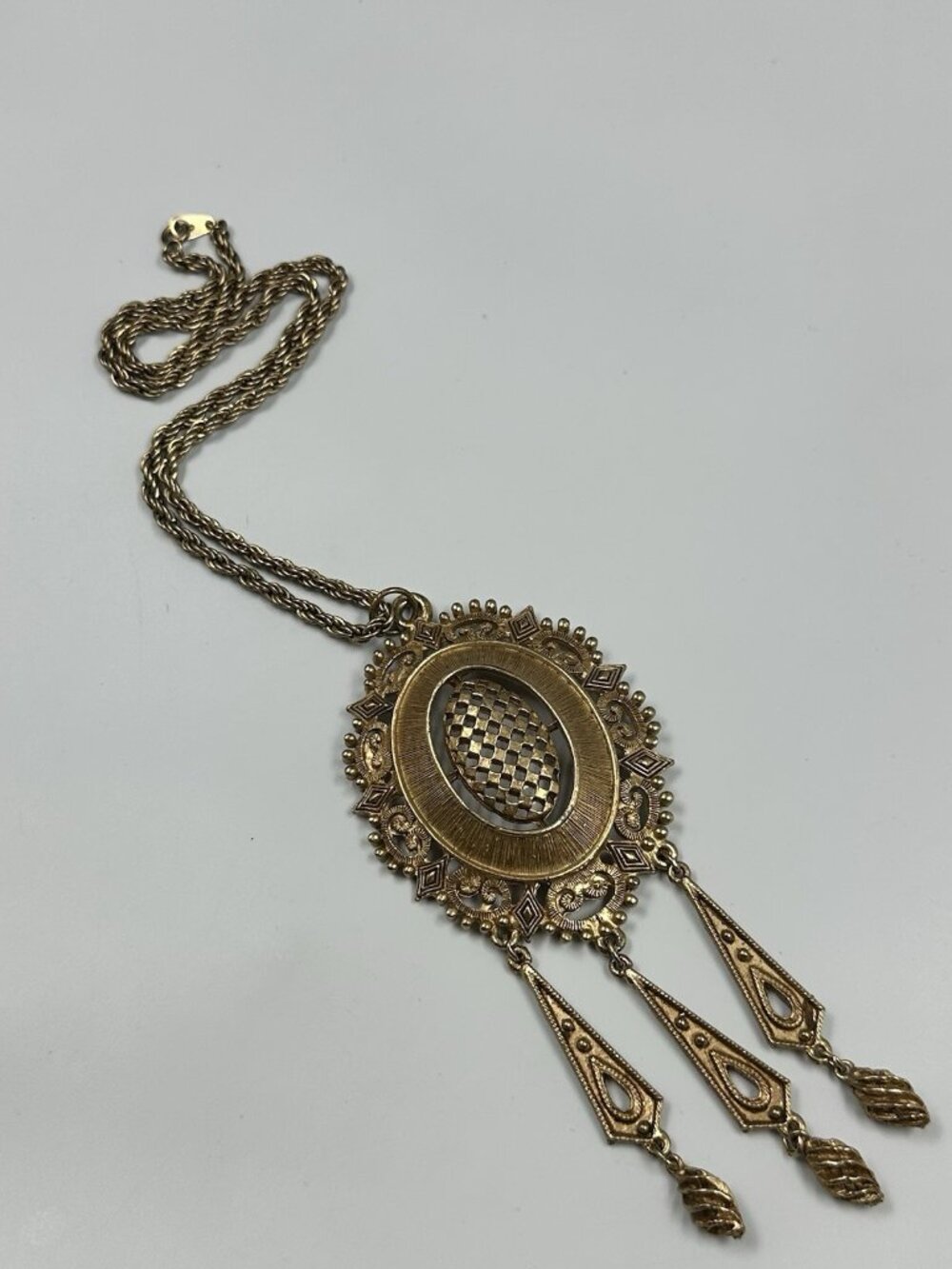 Vintage Medallion Pendant Necklace Gold Tone Ornate Statement Long Chain - Picture 6 of 9